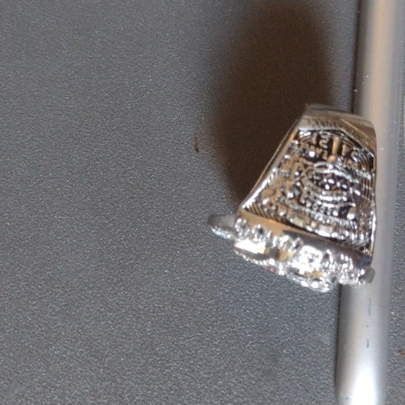 New England Patriots Superbowl Ring(Brady) - Picture 3 of 4